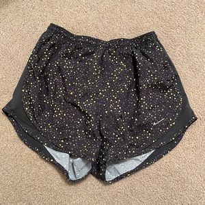 Nike Black and Green patterned Dry Fit Athletic Shorts Size Medium